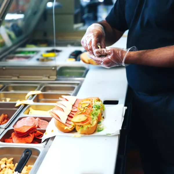 Operación de food service con campana compensada