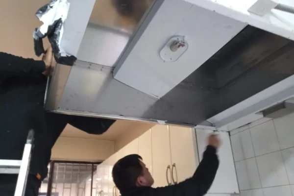 Campana compensada móvil o portátil para cocinas desmontables