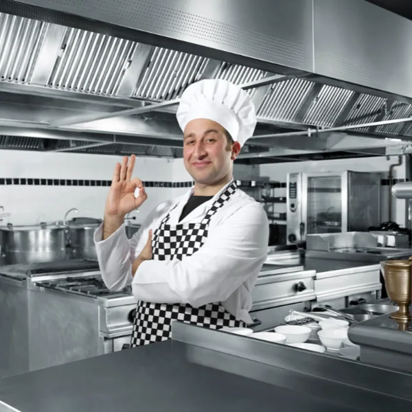 Cocina de hotel con campana compensada